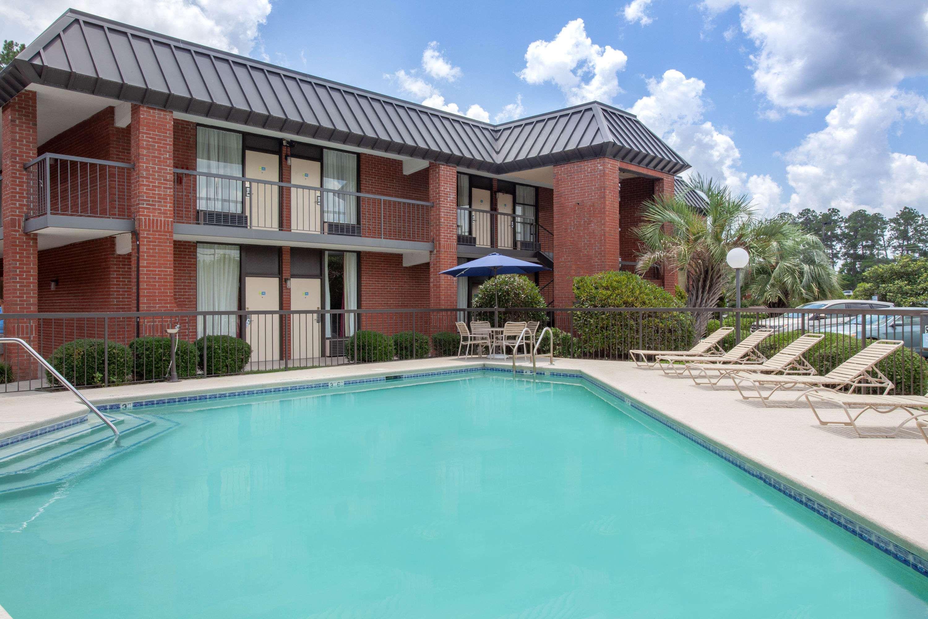 Days Inn By Wyndham Statesboro Esterno foto