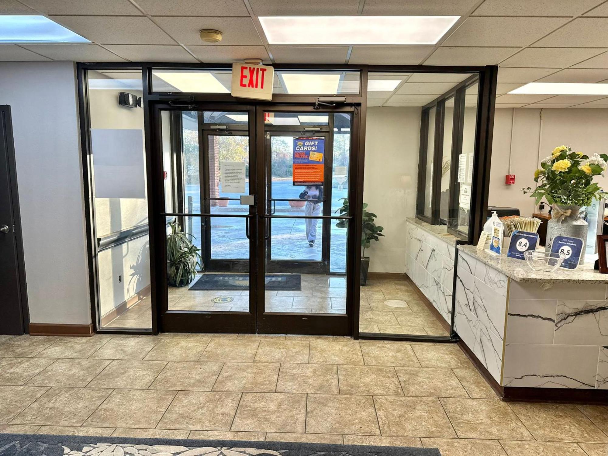 Days Inn By Wyndham Statesboro Esterno foto