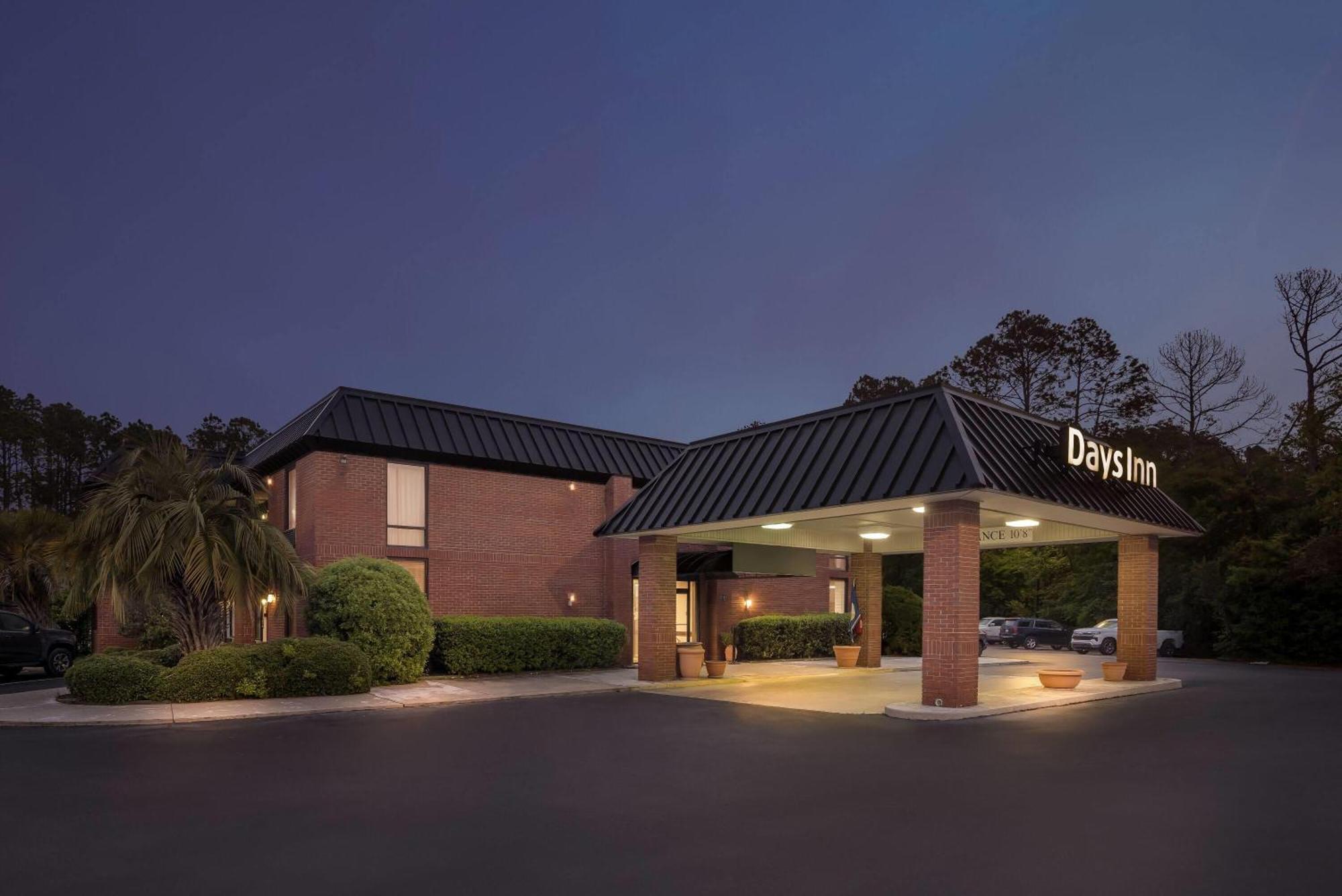 Days Inn By Wyndham Statesboro Esterno foto
