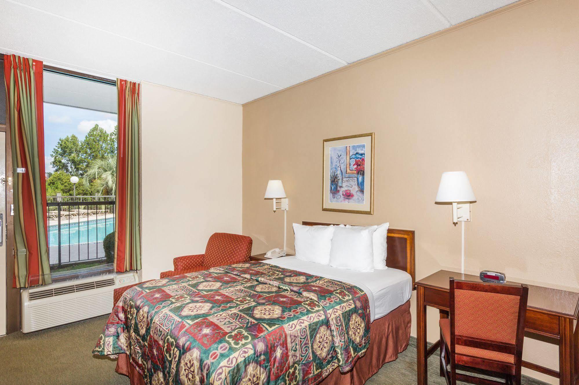 Days Inn By Wyndham Statesboro Esterno foto