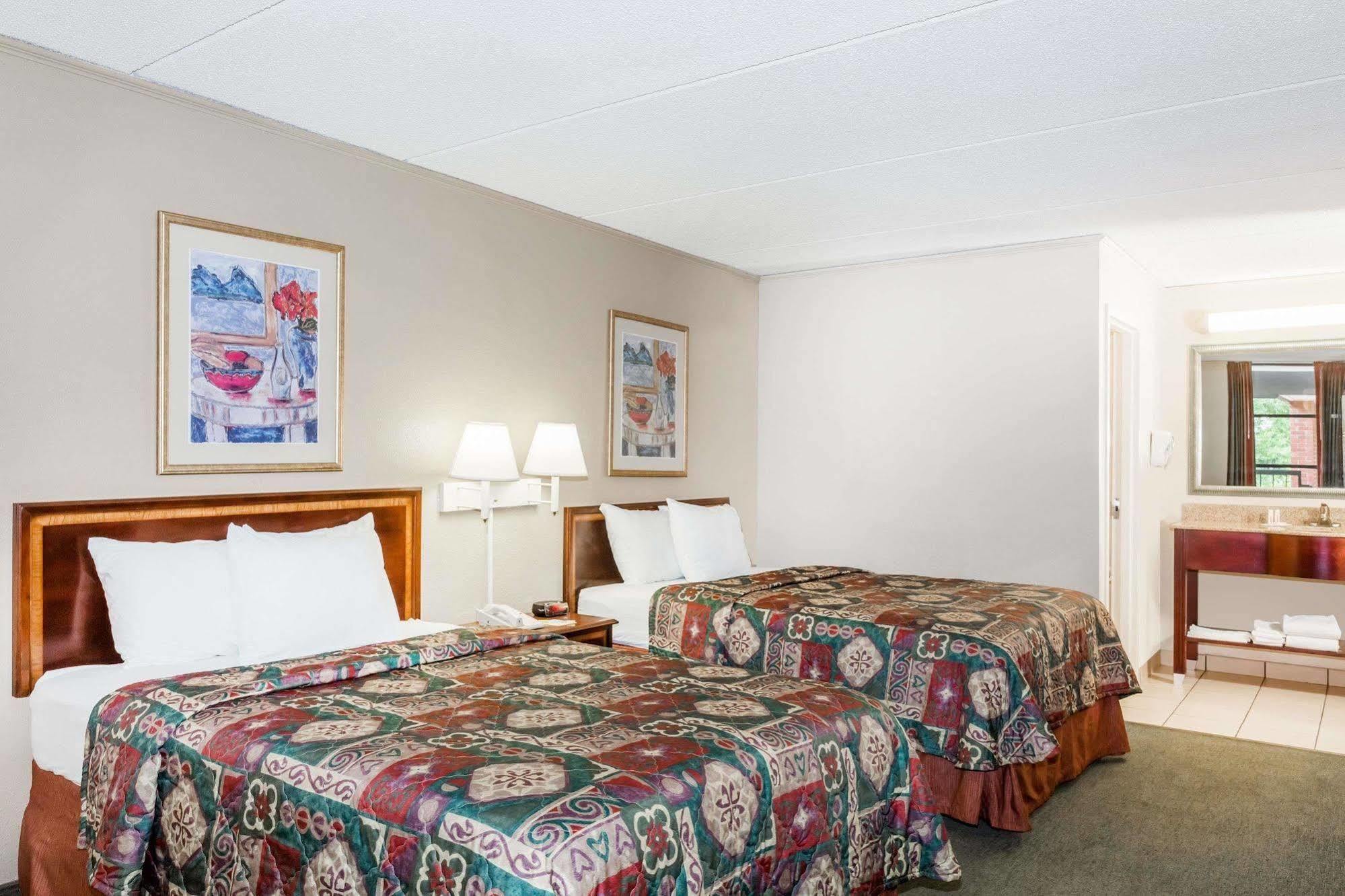 Days Inn By Wyndham Statesboro Esterno foto